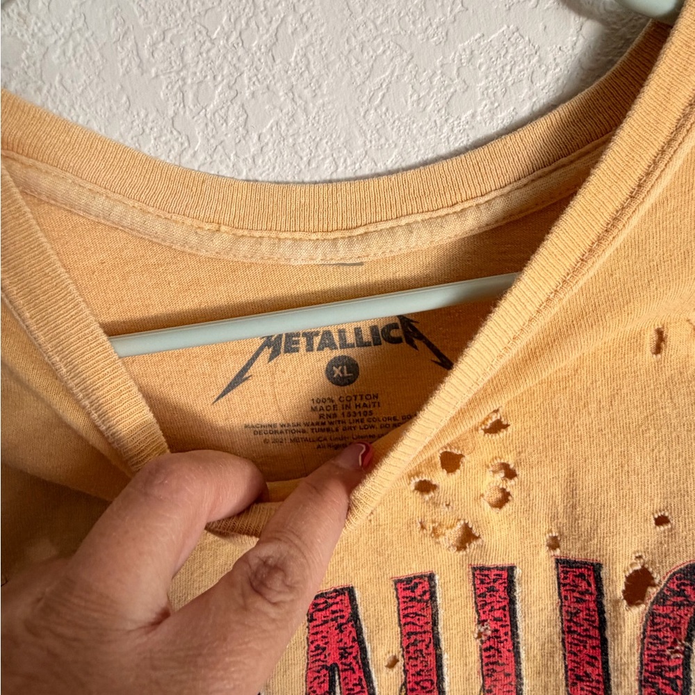 Metallica Graphic Tee in Distressed Yellow - Picture 2 of 3